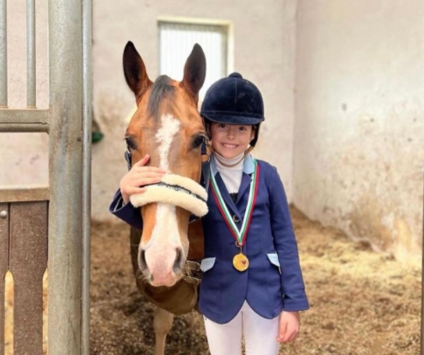 10 годишната Анабел Стайкова внучка на хотелиерката Маринела Арабаджиева спечели първо